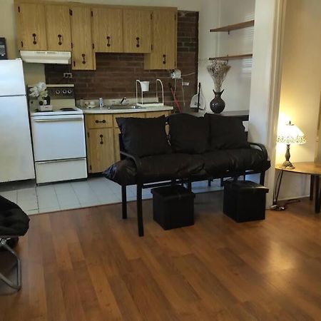 Awesome Cozy 1 Bedroom Coachhouse Toronto Extérieur photo