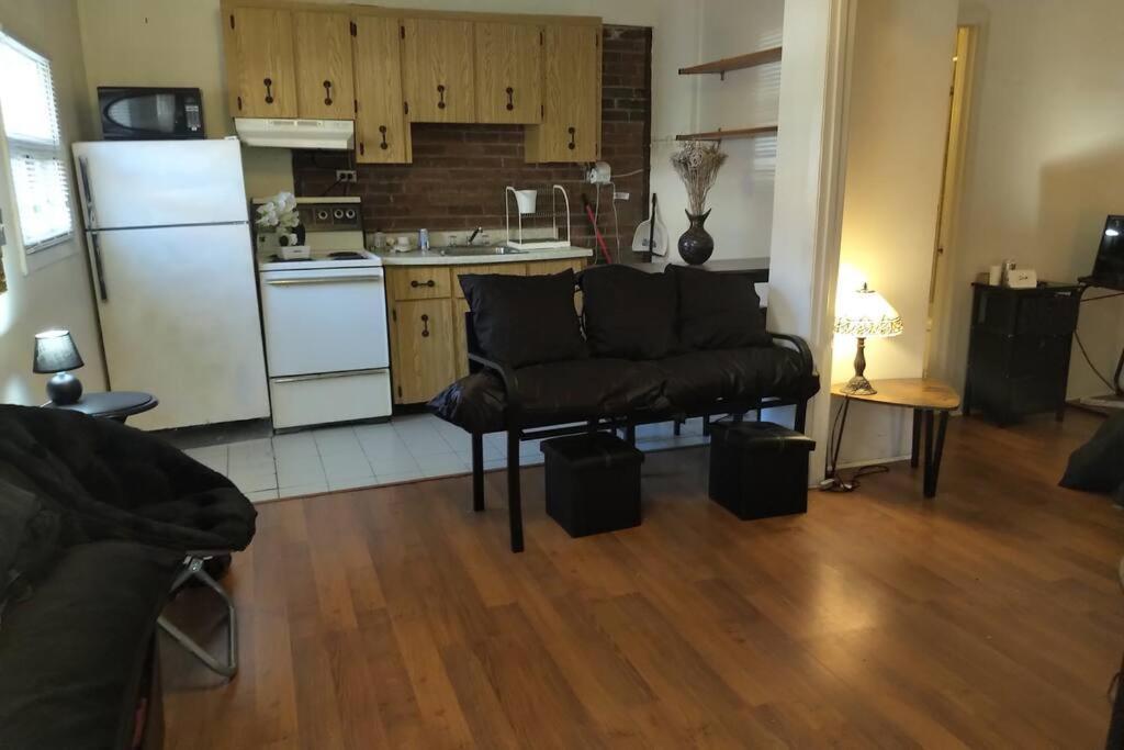 Awesome Cozy 1 Bedroom Coachhouse Toronto Extérieur photo