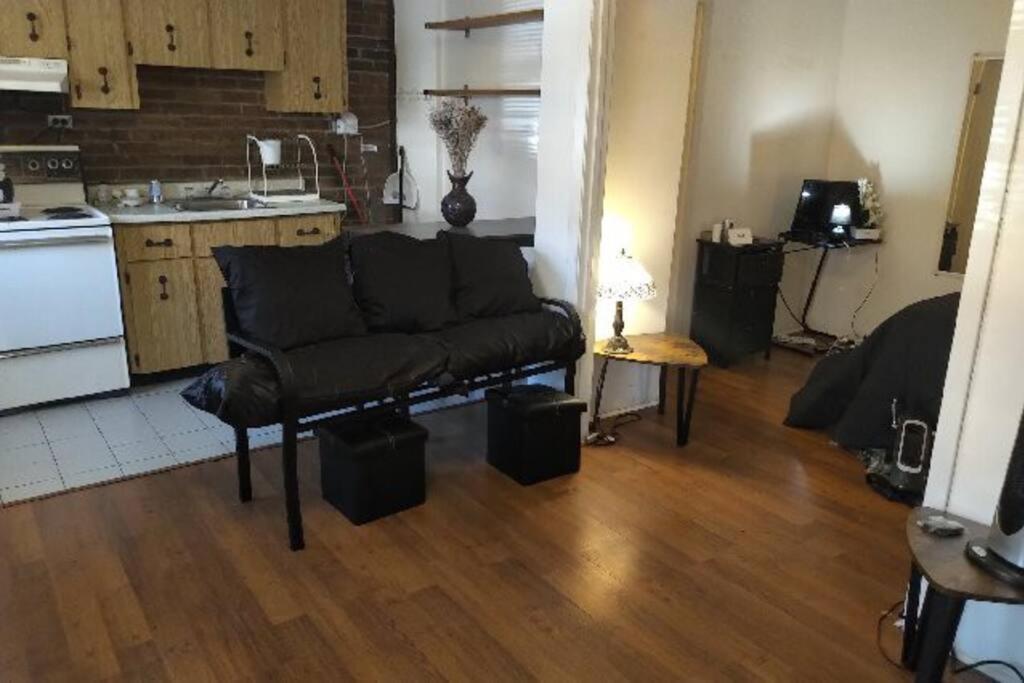 Awesome Cozy 1 Bedroom Coachhouse Toronto Extérieur photo