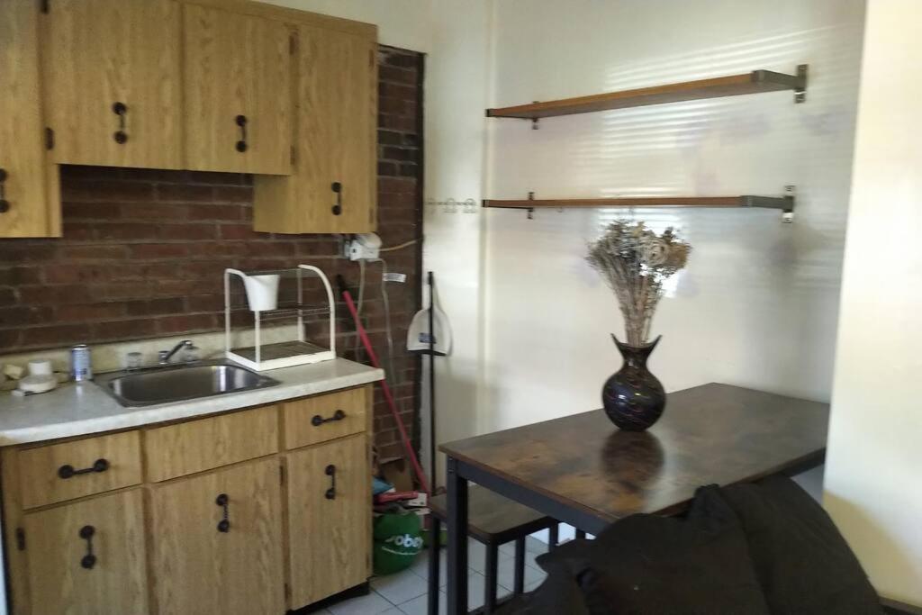 Awesome Cozy 1 Bedroom Coachhouse Toronto Extérieur photo