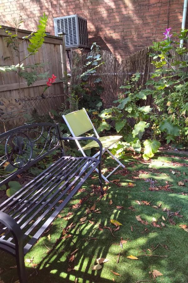 Awesome Cozy 1 Bedroom Coachhouse Toronto Extérieur photo
